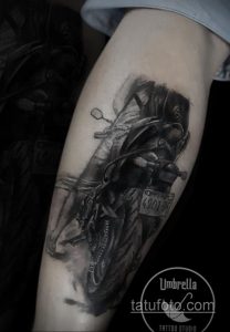 Фото тату с мотоциклом 29.08.2020 №058 -moto tattoo- tatufoto.com