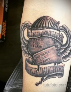 Фото тату на руке с изображением парашюта, имен 'Cruz Felix' и 'Cruz Bianca' и надписи 'Like Father Like Daughter'. Черно-серый рисунок татуировки выполнен в реалистичном стиле.