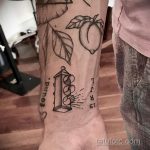 Фото тату: татуировка на руке, изображающая светофор, лимоны и надпись "found". Эскиз татуировки в стиле графика.