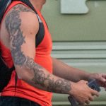 Большая татуировка с цветами по руке мужчины – 17.09.2020 – tatufoto.com 2