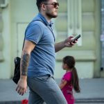 Выгоревшая тату с совой на правой руке парня – 17.09.2020 – tatufoto.com 1
