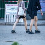 Девушка с красными цветами тату внизу ноги – 17.09.2020 – tatufoto.com 5
