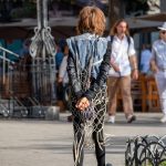 Женщина в странной одежде –Уличная татуировка (street tattoo)–22.09.2020–tatufoto.com 3