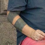 Колоритный мужчина с собакой и блекворк татуировками - Уличная татуировка 14.09.2020 – tatufoto.com 2