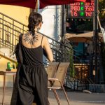 Красивая черная тату кругом на спине и шее девушки --Уличная тату-street tattoo-21.09.2020-tatufoto.com 8