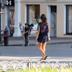 Маленькая тату с цветами на запястье левой руки девушки --Уличная тату-street tattoo-21.09.2020-tatufoto.com 9