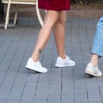 Маленькая тату с цветком и месяцем внизу ноги девушки – 17.09.2020 – tatufoto.com 3