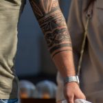 Маори узоры в татуировке на левой руке мужчины –Уличная татуировка (street tattoo)–22.09.2020–tatufoto.com 6