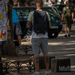 Молодой парень с тату на руках и ногах - Уличная татуировка 14.09.2020 – tatufoto.com 3