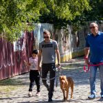 Мужчина с собакой и тату на запястье –Уличная татуировка (street tattoo)–22.09.2020–tatufoto.com 2