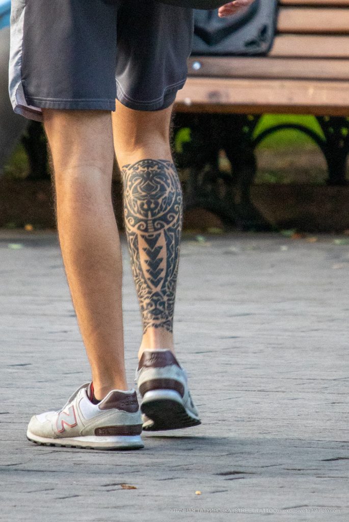 Тату Маори узоры с животным внизу ноги парня --Уличная тату-street tattoo-21.09.2020-tatufoto.com 2