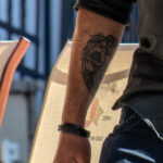 Тату ангел с мечем в руках на правом запястье парня – Уличная татуировка (street tattoo)-29.09.2020-tatufoto.com 3