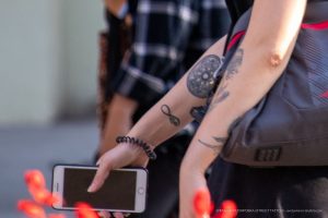 Тату бесконечность и круг с цветами на руке девушки --Уличная тату-street tattoo-21.09.2020-tatufoto.com 2