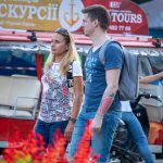 Тату геометрия красным на левой руке парня – 17.09.2020 – tatufoto.com 6