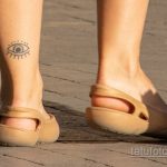 Тату глаз внизу левой ноги девушки – Уличная татуировка 14.09.2020 – tatufoto.com 2