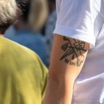 Тату глаз и кости на руке парня –Уличная татуировка (street tattoo)–22.09.2020–tatufoto.com 2