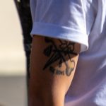 Тату глаз и кости на руке парня –Уличная татуировка (street tattoo)–22.09.2020–tatufoto.com 4