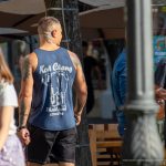 Тату голубь на шее и перья на плече парня –Уличная татуировка (street tattoo)–22.09.2020–tatufoto.com 2