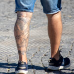 Тату горы дракон и ветер на левой ноге парня мужчины – Уличная татуировка (street tattoo)-29.09.2020-tatufoto.com 10