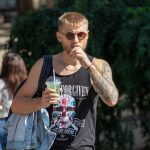 Тату девушка клоун и розы на левой руке парня –Уличная татуировка (street tattoo)–22.09.2020–tatufoto.com 10