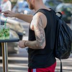 Тату девушка клоун и розы на левой руке парня –Уличная татуировка (street tattoo)–22.09.2020–tatufoto.com 4