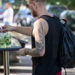 Тату девушка клоун и розы на левой руке парня –Уличная татуировка (street tattoo)–22.09.2020–tatufoto.com 5