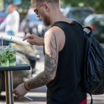 Тату девушка клоун и розы на левой руке парня –Уличная татуировка (street tattoo)–22.09.2020–tatufoto.com 6