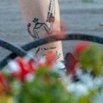 Тату девушка с ручной пилой отпиливает себе голову – 17.09.2020 – tatufoto.com 8