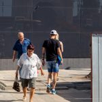 Тату дерево в треугольнике и блекворк геометрия на руке парня – 17.09.2020 – tatufoto.com 2