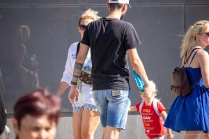 Фото тату на предплечье: геометрический узор в черных тонах, выполненный в технике дотворк. Идеально для любителей минимализма и графики.
