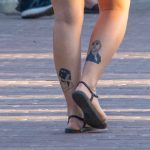 Тату из фильма Лион Киллер – девочка и мужчина на ноге у девушки - Уличная татуировка 14.09.2020 – tatufoto.com 3
