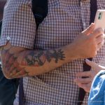 Тату красная паутина и стрелы на руке парня –Уличная татуировка (street tattoo)–22.09.2020–tatufoto.com 3