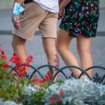 Тату красные цветы и листья внизу ноги парня – 17.09.2020 – tatufoto.com 2