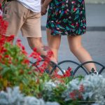 Тату красные цветы и листья внизу ноги парня – 17.09.2020 – tatufoto.com 3