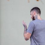 Тату круг на локте и нож на руке у парня –Уличная татуировка (street tattoo)–22.09.2020–tatufoto.com 5