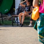 Тату кубик Рубика и браслет с перьями внизу ноги девушки – Уличная татуировка 14.09.2020 – tatufoto.com 1