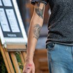 Тату ласточка и глаз с римскими цифрами на правой руке девушки – 17.09.2020 – tatufoto.com 3