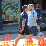 Тату лента с цветами на руке парня –Уличная татуировка (street tattoo)–22.09.2020–tatufoto.com 5
