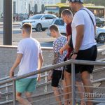 Тату листва – цветы и надписи – рукав на руке парня - Уличная татуировка 14.09.2020 – tatufoto.com 1