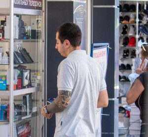 Тату маори узоры и блекворк на левой руке парня – 17.09.2020 – tatufoto.com 3