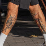 Тату маяк и морда демона на ноге парня – Уличная татуировка (street tattoo)-29.09.2020-tatufoto.com 3
