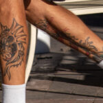 Тату маяк и морда демона на ноге парня – Уличная татуировка (street tattoo)-29.09.2020-tatufoto.com 6
