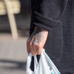 Крупный план татуировки на руке с изображением детализированного рисунка. Видна высокая детализация и реалистичность.