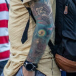 Тату на тему океана с рыбой удильщик на руке парня – Уличная татуировка (street tattoo)-29.09.2020-tatufoto.com 2