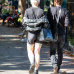 Фото тату на бедрах девушки, выполненное в стиле леттеринг с добавлением цветочных узоров. Изящный рисунок татуировки подчеркивает форму ноги.