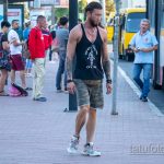 Тату надпись UNIVERSUM на руке мужчины - Уличная татуировка 14.09.2020 – tatufoto.com 13
