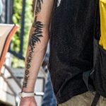 Тату надпись с вензелями вдоль пуки парня -Уличная тату-street tattoo-21.09.2020-tatufoto.com 2