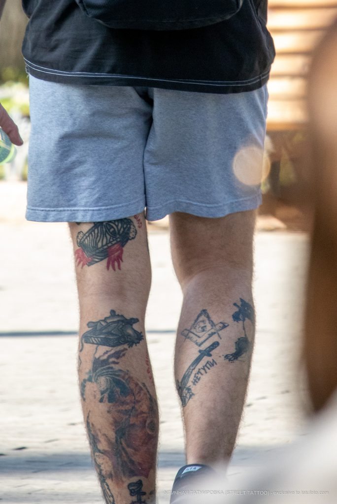 Тату нож и надпись НЕ ТУПИ на ноге парня –Уличная татуировка (street tattoo)–22.09.2020–tatufoto.com 5
