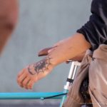 Тату паутина и скульптура на левой руке –Уличная татуировка (street tattoo)–22.09.2020–tatufoto.com 4