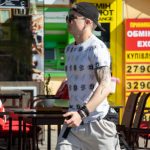Тату полурукав с перьями на левой руке парня –Уличная татуировка (street tattoo)–22.09.2020–tatufoto.com 3
